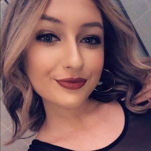 Meet your Posher, Courtney